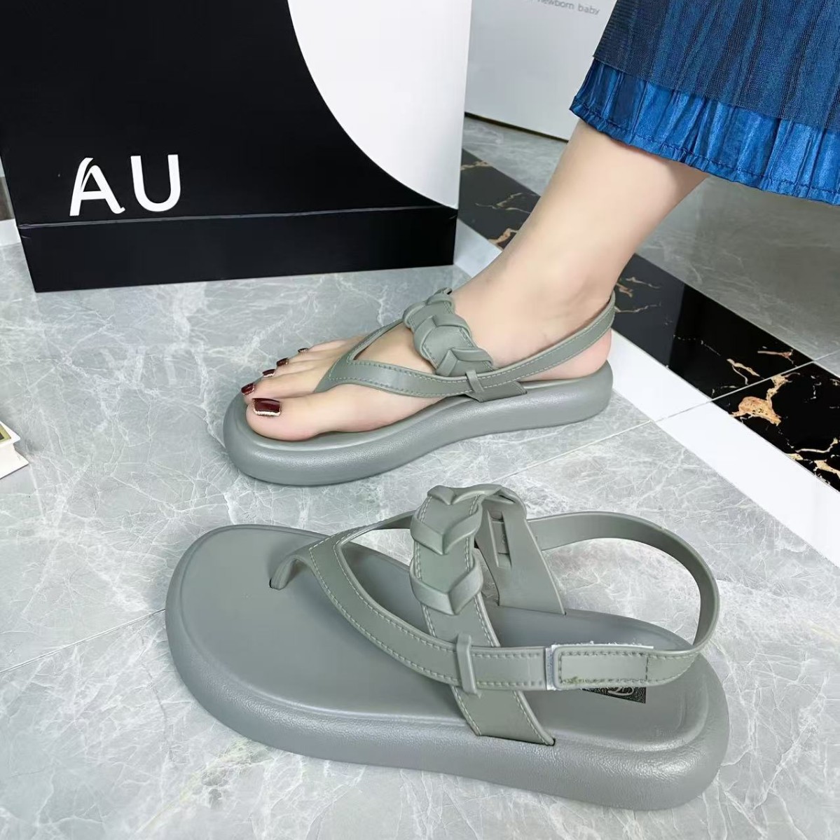 W's Sandals 2026 Summer New Style Outdoor Flat Heel Chic Versatile Fashion Roman Shoes Non-Slip Beach Slippers For_vogvips.com
