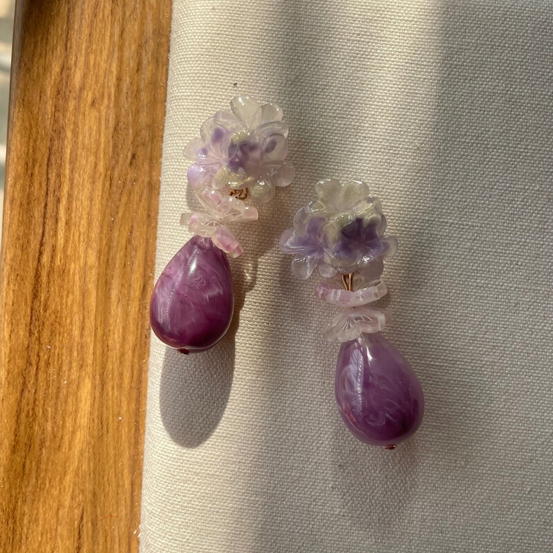 Autumn and Winter Gentle Purple Charm Earrings, Petal-Style Artistic Vibe Ear Clips, Unique Niche Water Drop Earrings for Women