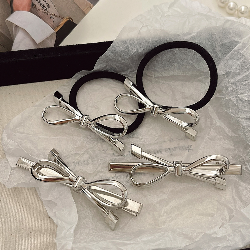 Minimalistisk silverfärgad hårklämma med rosett för kvinnor_voghion.com
