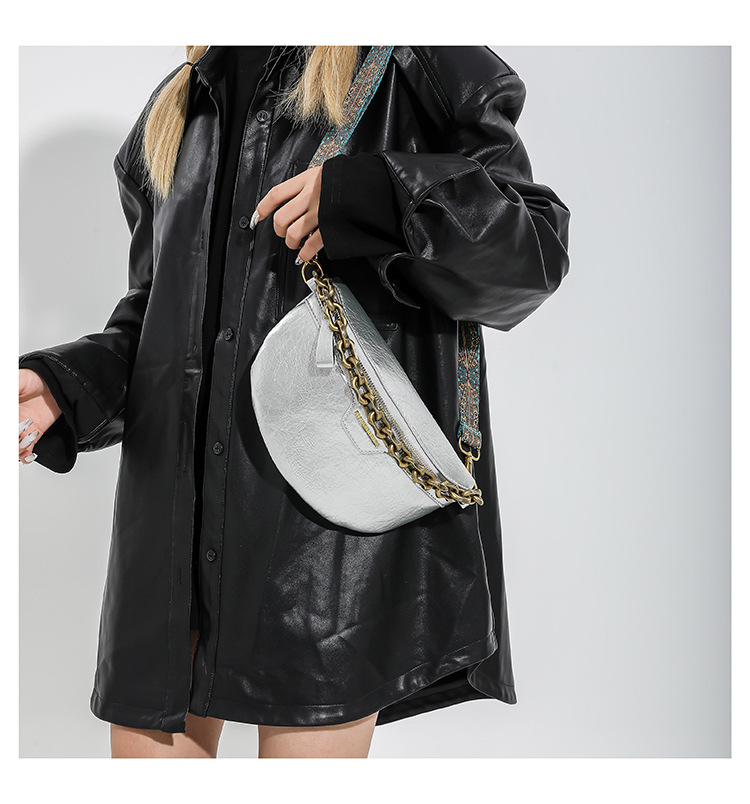 Mala tiracolo elegante para mulher com alça larga e corrente_voghion.com