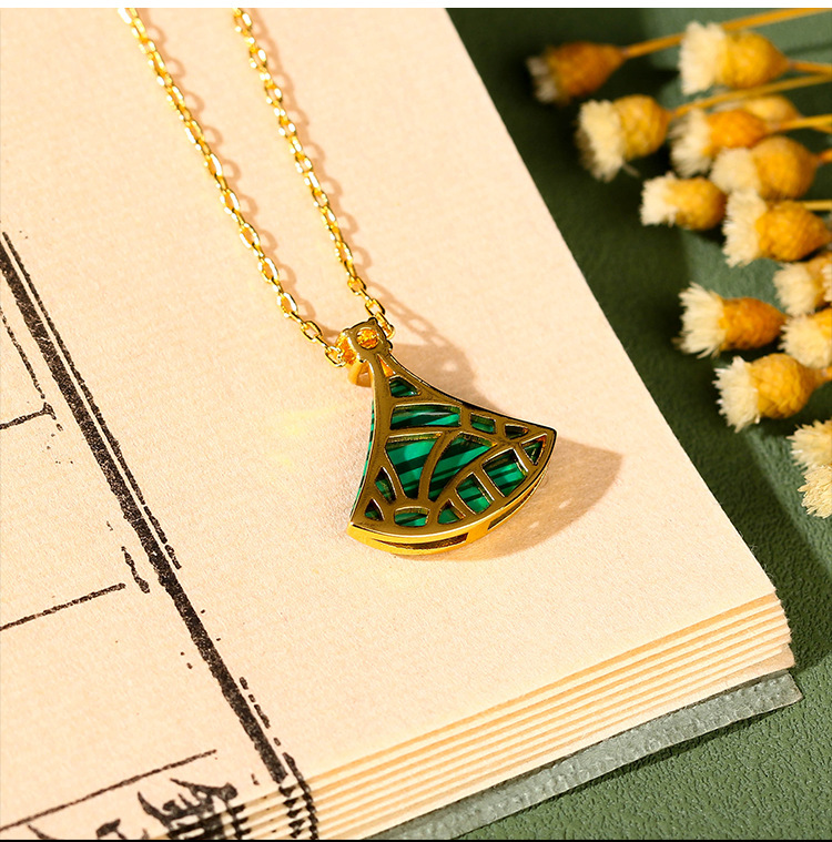 Casual Simple Style Sector Alloy Copper Plating Inlay Malachite Zircon 24k Gold Plated Women's Pendant Necklace display picture 4