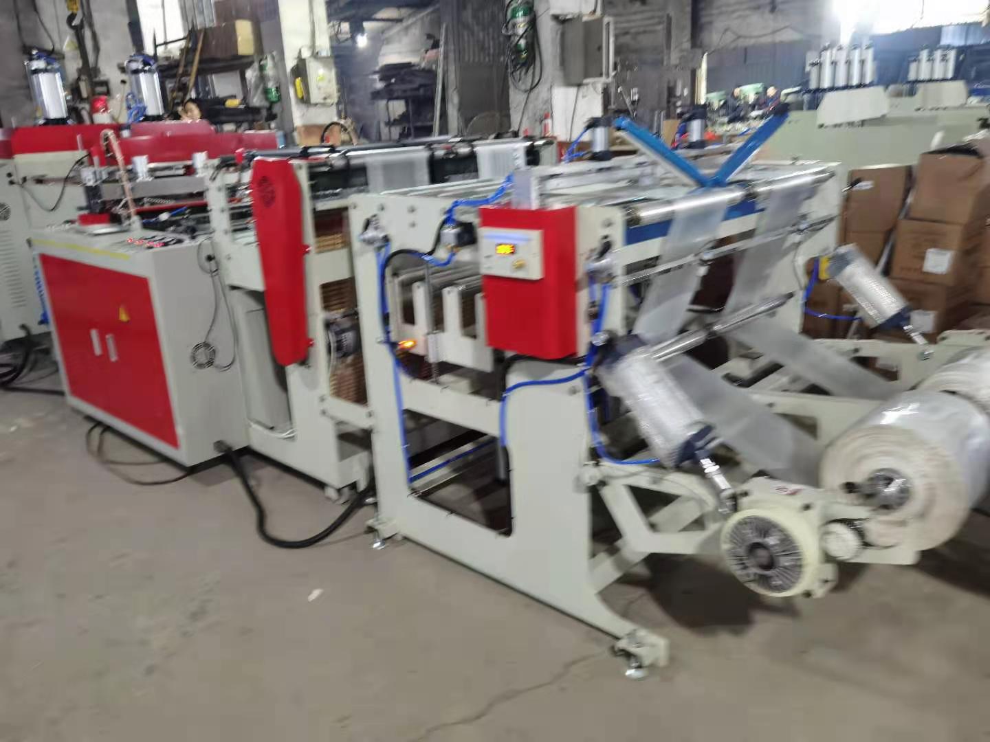 供应手提袋制袋机，热封热切背心袋制袋机