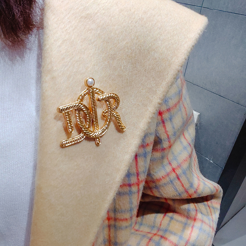 Vintage麻花扭结奢华英文字母西装胸针 珍珠男士徽章