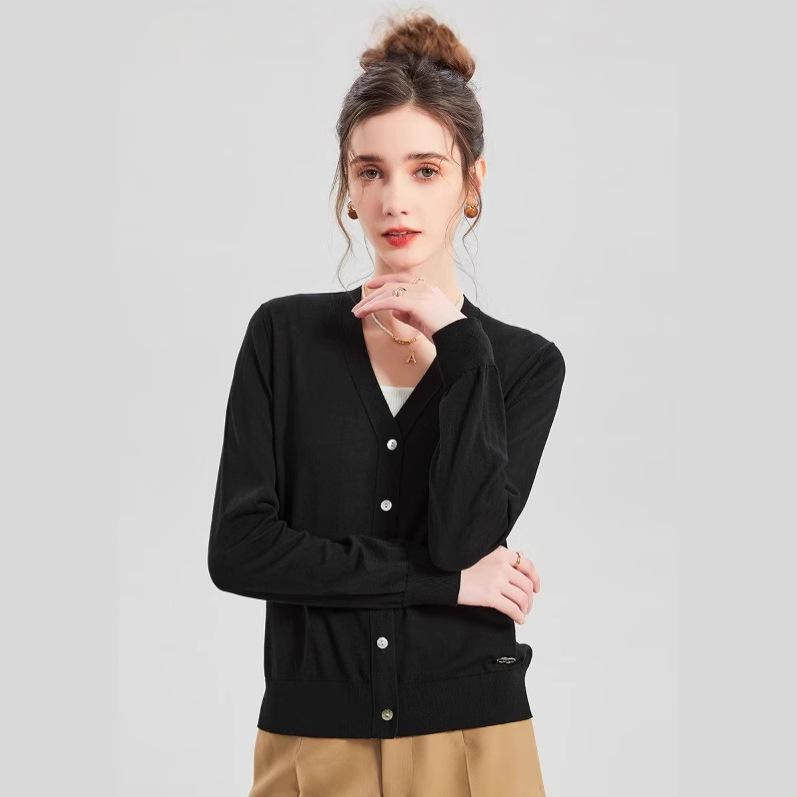 [Including mulberry silk] Spring and Autumn Simple Fashionable Metal Decorative V-neck Knitted Sweater Jacket Top Knitted Cardigan Women