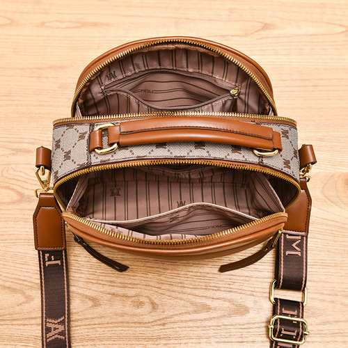 Manufacturer's 2024 new style horizontal zipper small square bag women's bag handbag temperament women's small bag crossbody bag simple and trendy