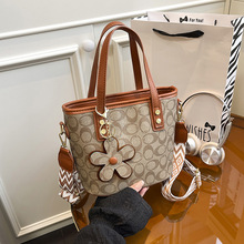 ˮͰ����Ů����5�＾�r���n��б����ٴ�W�t����������