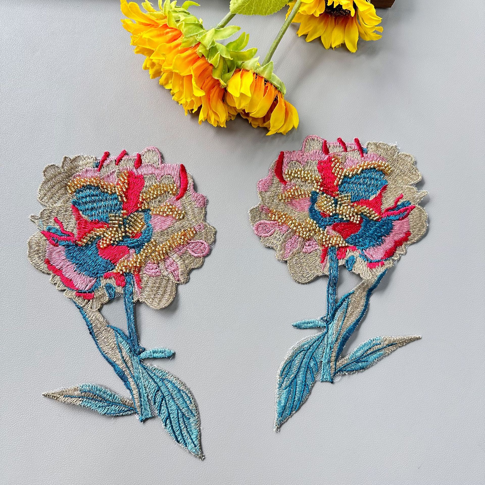 Nuevas flores bordadas coloridas de estilo nacional industria pesada de prendas de vestir accesorios de decoración de prendas de vestir accesorios de prendas de vestir spot transfronterizo
