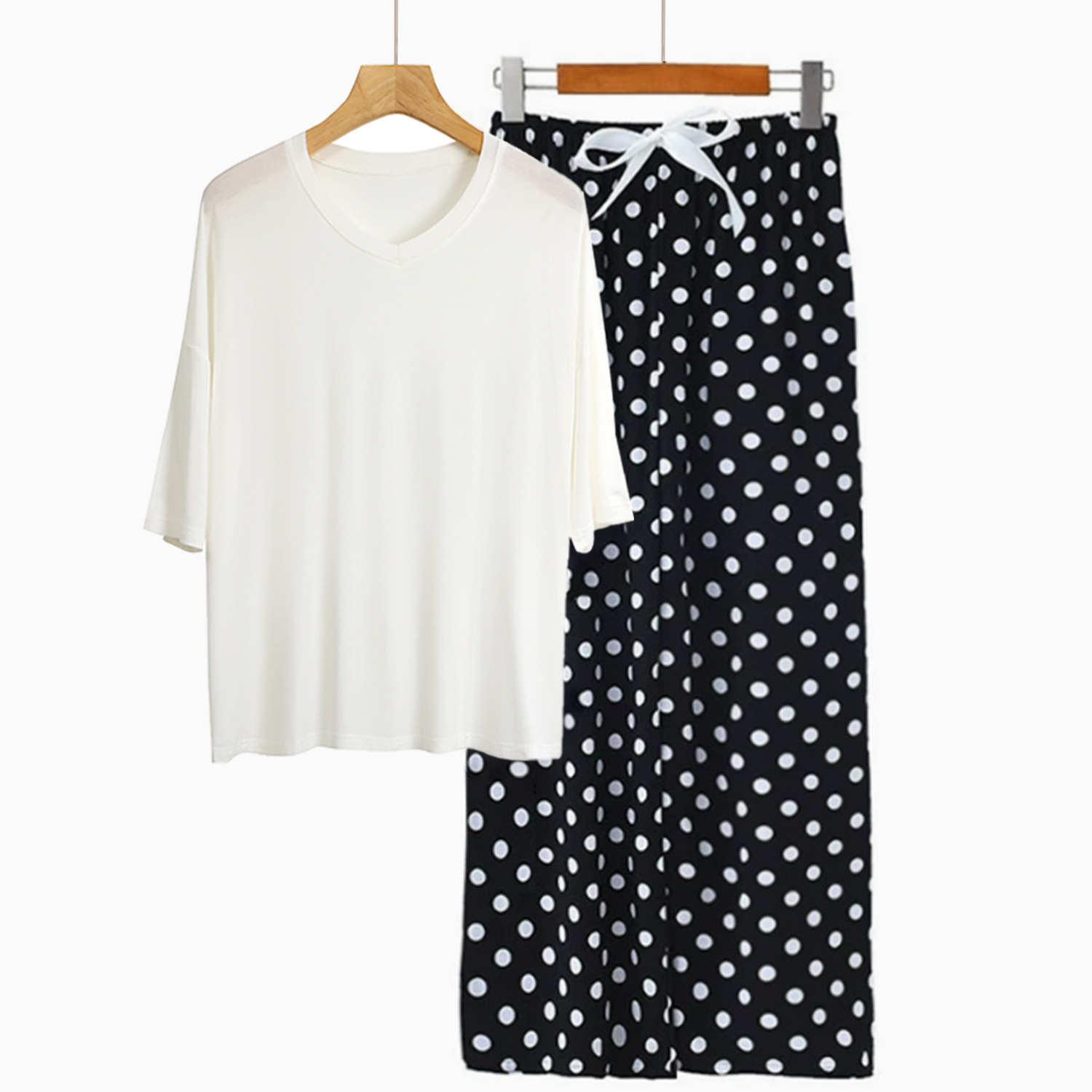 흰색 + 검은색 점