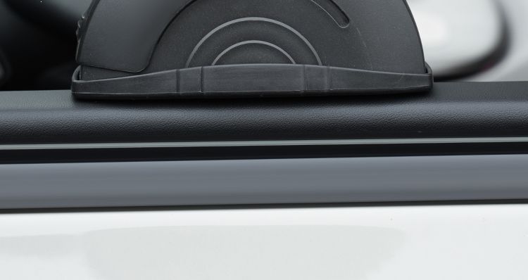 Unique car-mounted metal ashtray, anti-ash flying, 6-in-1 ashtray for car doors and interior, prevents ash from flying around, creative new design