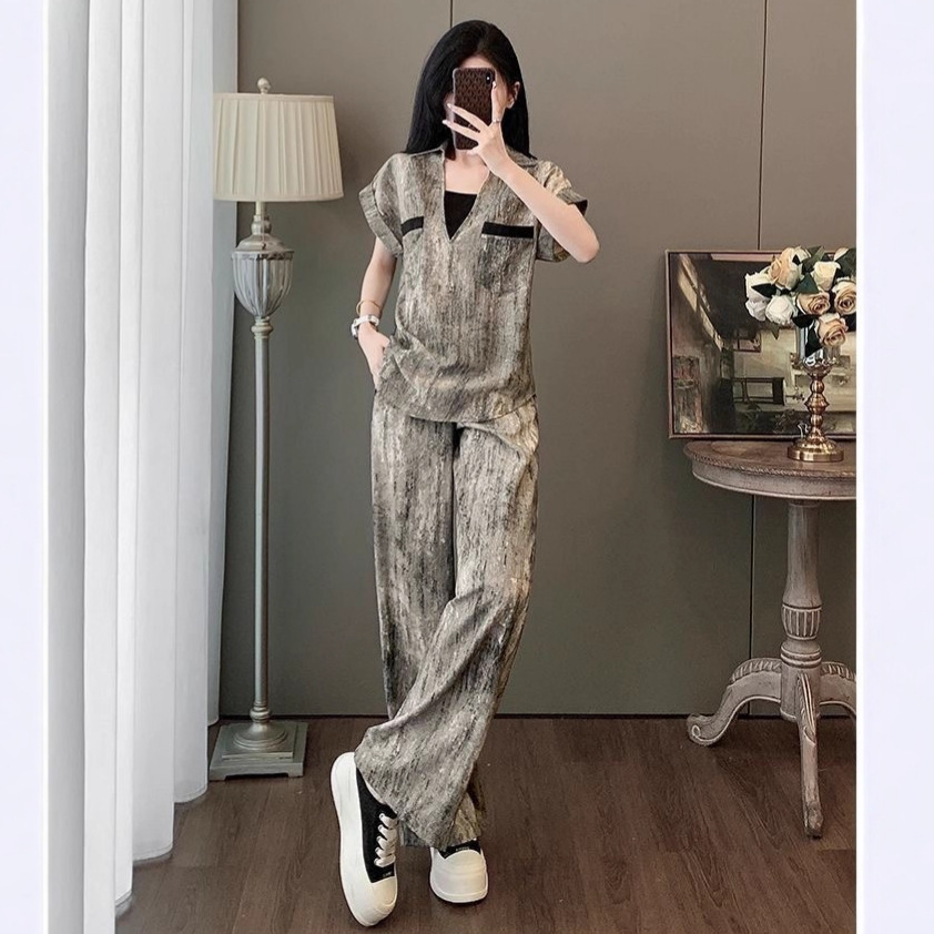 Fashionable retro set