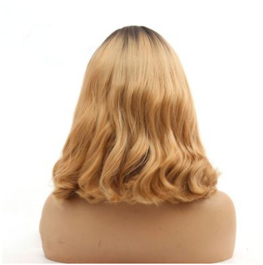 Fábrica de fibra química al por mayor de encaje frontal de maíz marrón rizado corto y rizado peluca de corte medio gancho de media mano cubierta de cabeza femenina LW0009