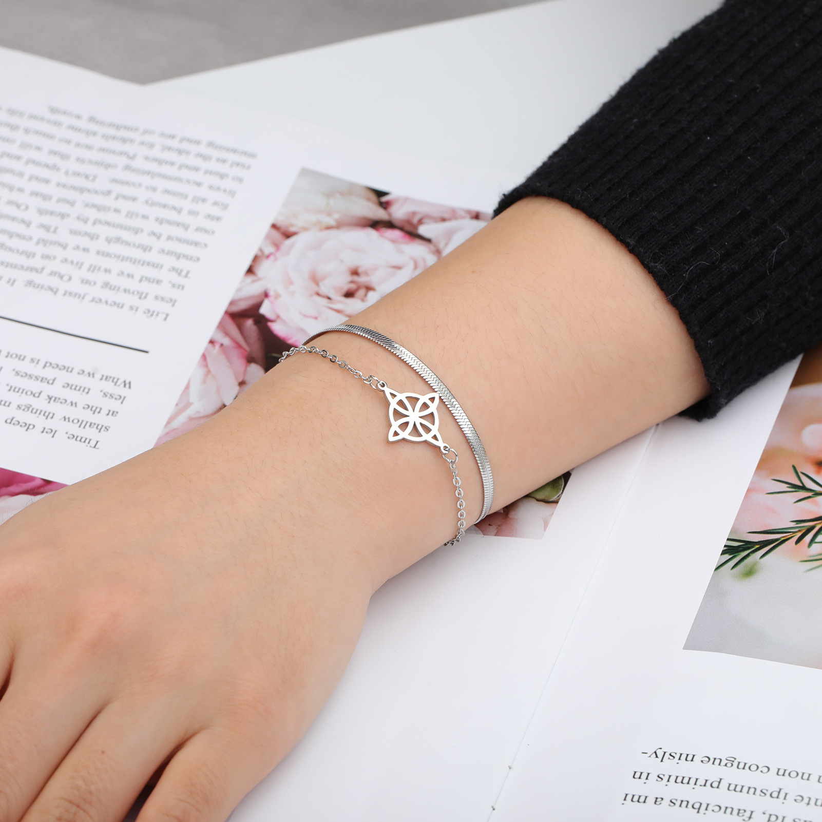 8g Weight Bracelets Classification 304 Stainless Steel Chain Material 1 Piece Quantity Holiday, Daily Occasion 304 Stainless Steel Material Witches Knot Pattern Women's Gender Plating Design Simple Style, Classic Style Style Simple Style Classic Style Witches Knot 304 Stainless Steel Bracelets In Bulk 3