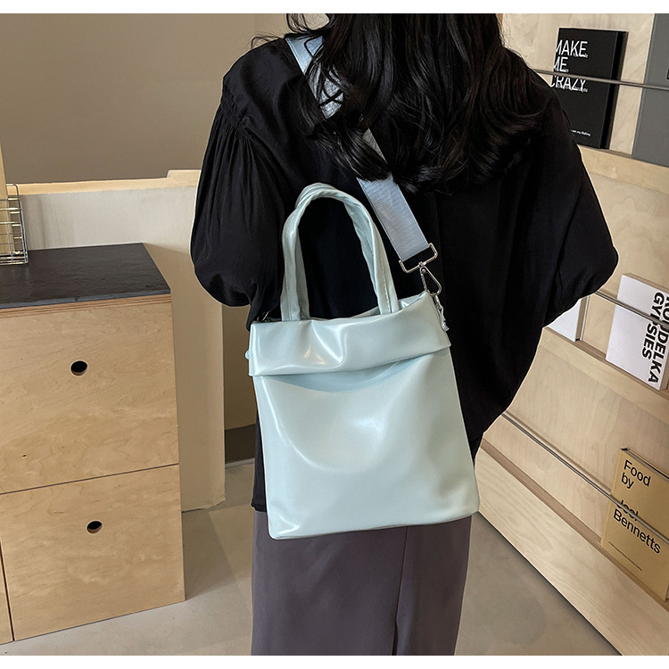 Women's Medium Pu Leather Solid Color Basic Classic Style Magnetic Buckle Tote Bag display picture 31