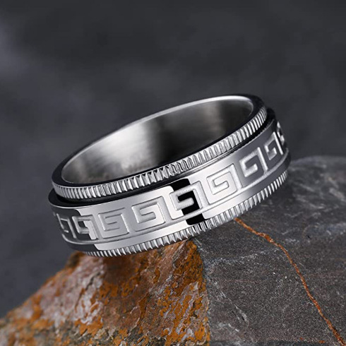 Amazon cross-border new titanium steel embossed Great Wall pattern rotating ring retro ethnic style jewelry manufacturer batch