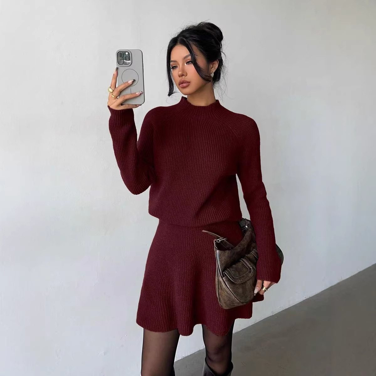 Dameskleding: Losvallende, casual top met ronde hals en textuur, bestaande uit een tweedelig gebreid shirt._voghion.com