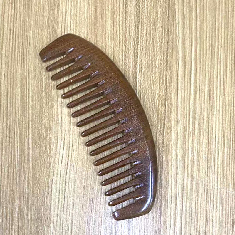 황금 샌달 우드 큰 이빨