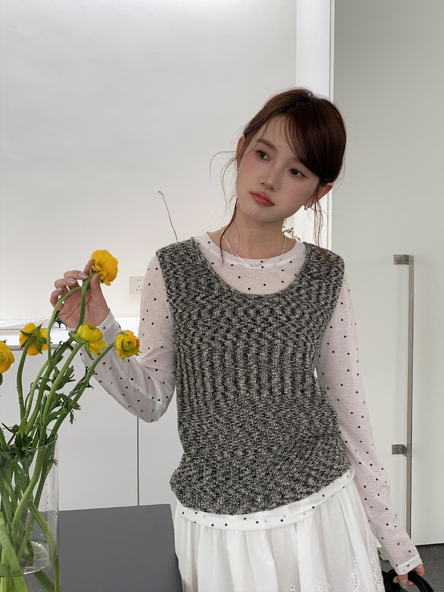26ye004 black vest