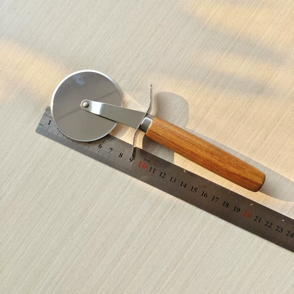 Solid wood handle pizza wheel knife