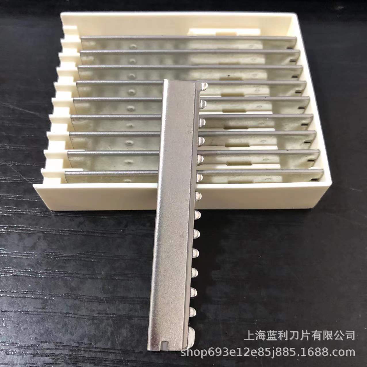 不锈钢削发刀片 多款式美容美发刀片 10片一盒 厂家直销价格直降