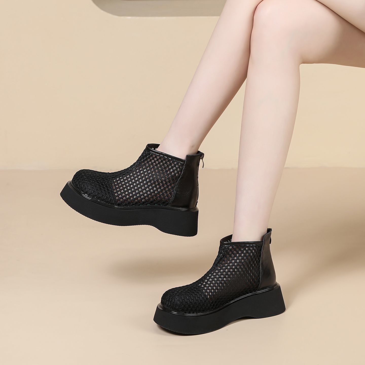 2026 primavera y verano red rojo sólido hueco sandalias de suela gruesa cómodas zapatos de moda de mujer con cabeza redonda