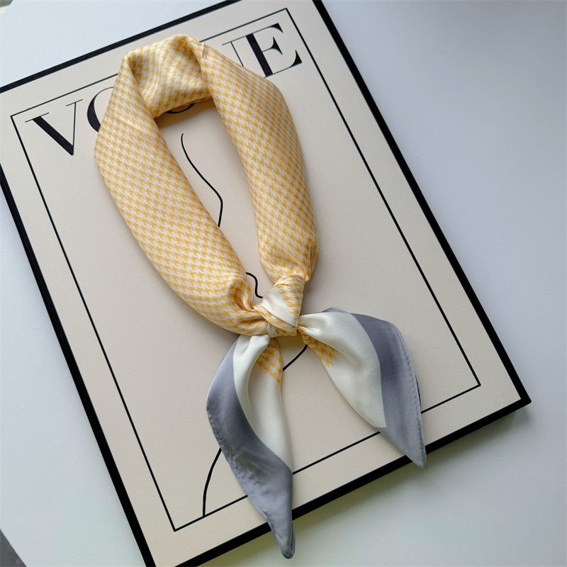 Primavera y verano nueva bufandas de impresión de letras de satén 70 × 70 bufandas de seda pequeñas bufandas cuadradas de alta calidad bufandas de estilo francés