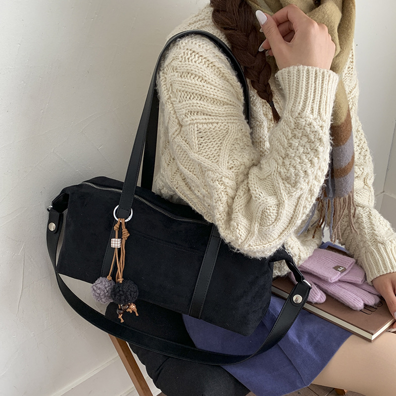 Women's Suede Winter Retro Matte Baguette Underarm Bag Large Capacity Versatile Casual Crossbody Bowling Bag - Thumbnail 4