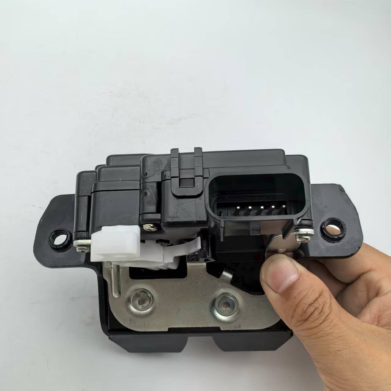 81800P2000 Is Suitable for Modern Tailgate Lock, Trunk Lock, Central Locking 81800-P2000