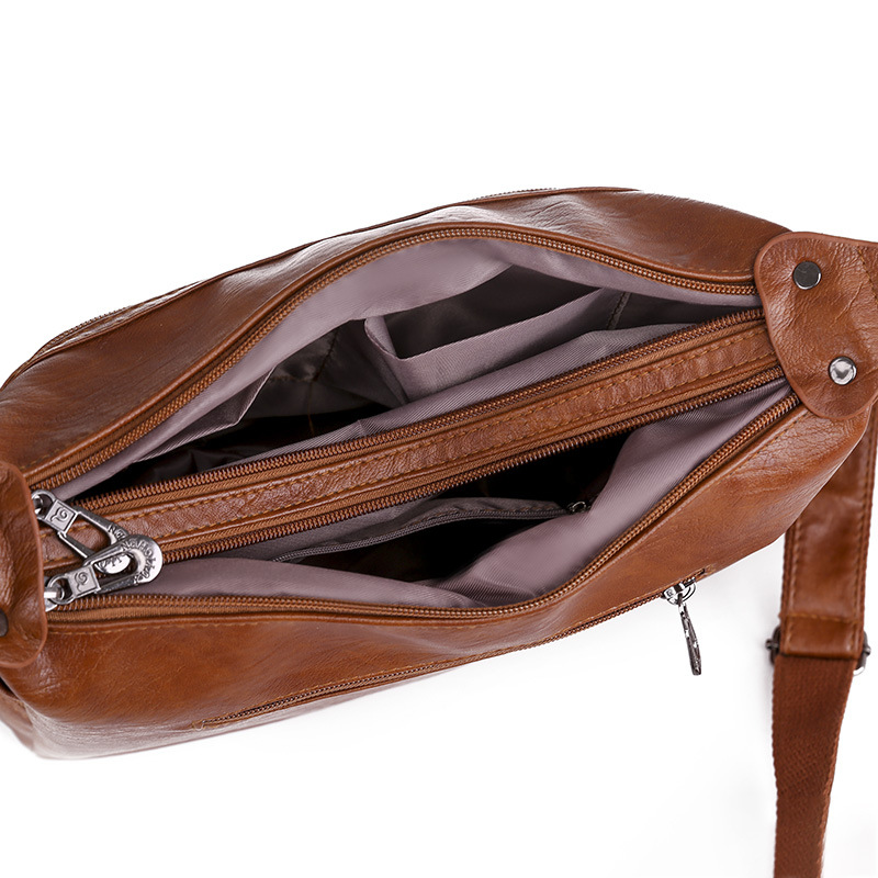 Comercio exterior Bolso de mujer 2021 nueva moda europea y americana de gran capacidad bolso de mensajero de hombro de cuero suave Mochila De mujer fábrica al por mayor