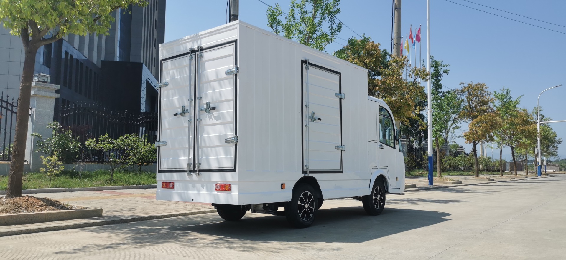 电动载货车2座带箱