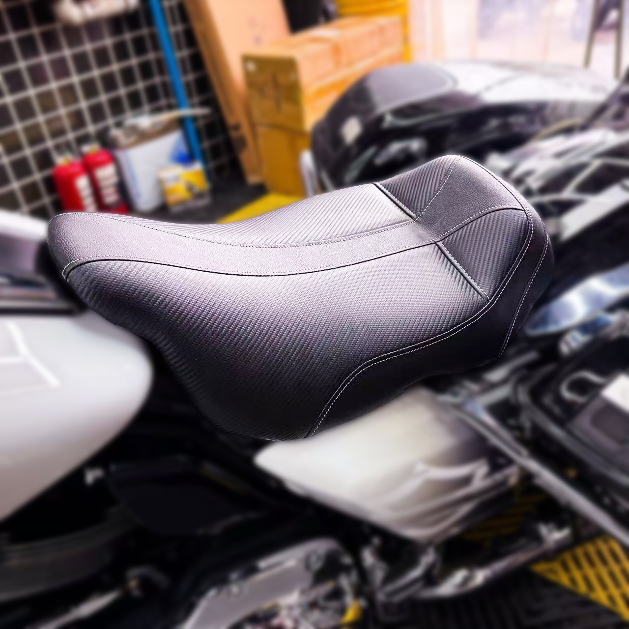 Motorcycle Seat Cushion Suitable for Harley 08-23 Road Glide, Road King, Carbon Fiber Single Seat Cushion