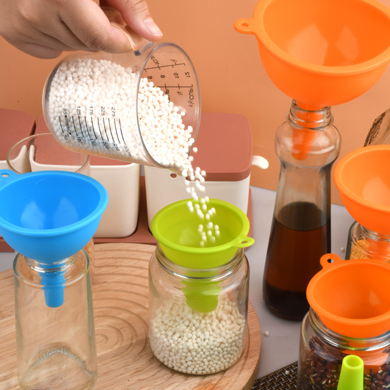 Suministro directo de fábrica embudo de silicona conjunto de tres piezas embudo de aceite de cocina embudo de vino embudo de sub-embalaje del hogar resistencia a altas temperaturas