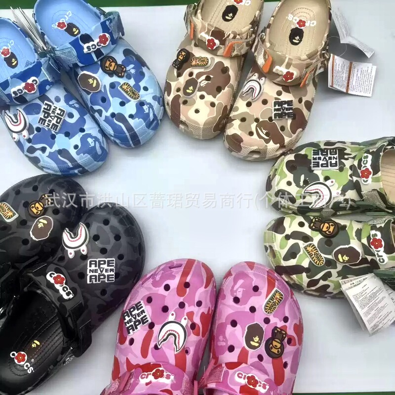 2025 New Style Iron Buckle Printed Camouflage Ape Head Hole Shoes Comfortable and Versatile Men's and Women's Shoes Sandals Beach Shoes Slippers