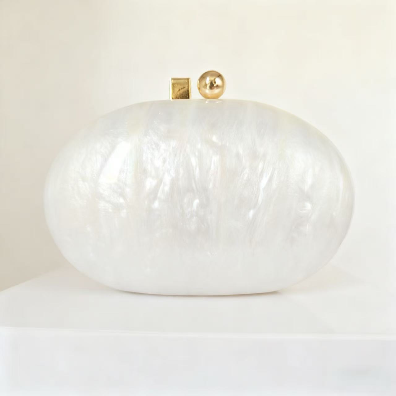 Bolsa de cena de lujo ligera transfronteriza, café de perla de almendro, bolsa de mano acrílica ovalada, bolsa de noche de hombro para damas