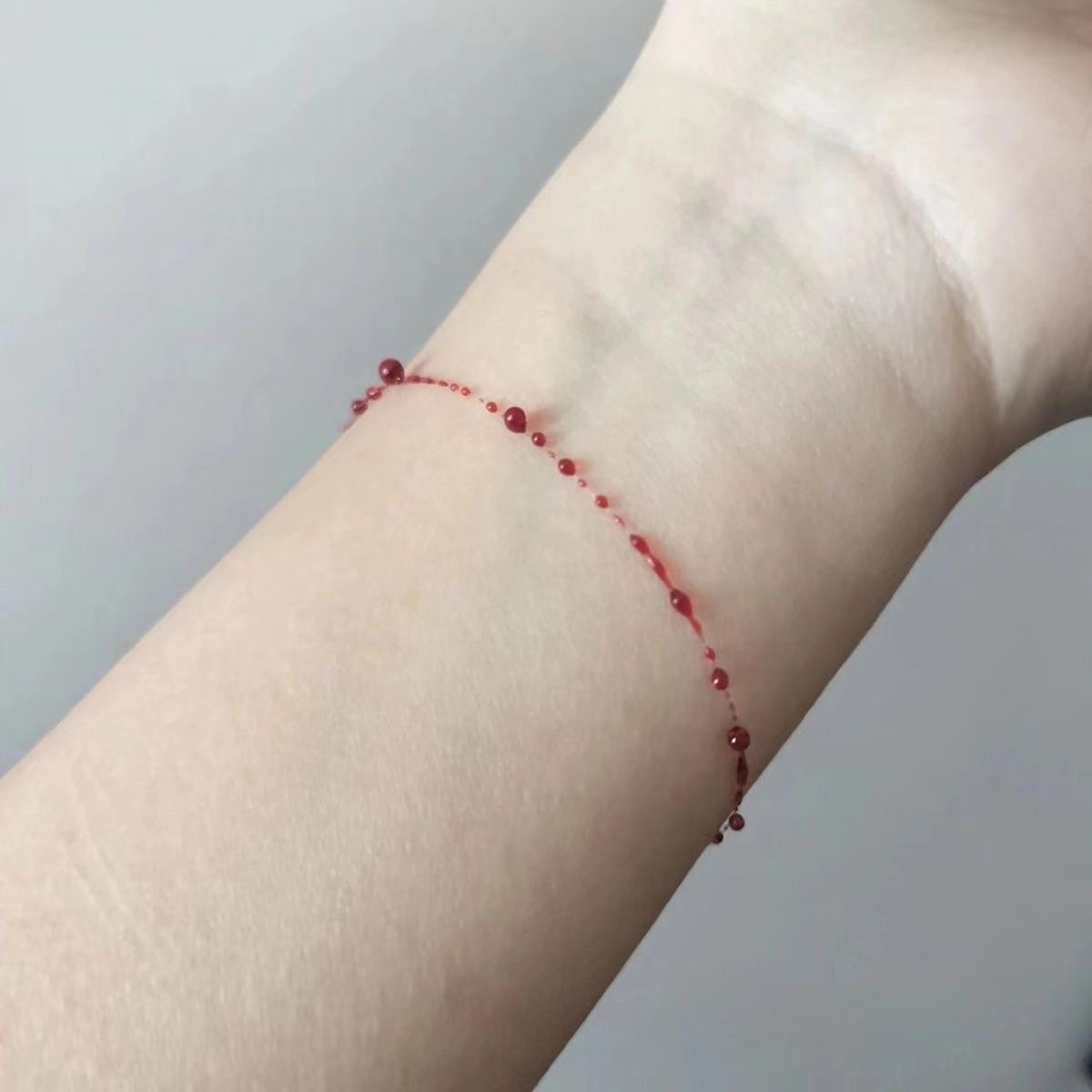 Little Red Book mismo estilo rojo gota de sangre pulsera hombres y mujeres pulsera creativa de moda pulsera cruzada pulsera delgada ultra-fino