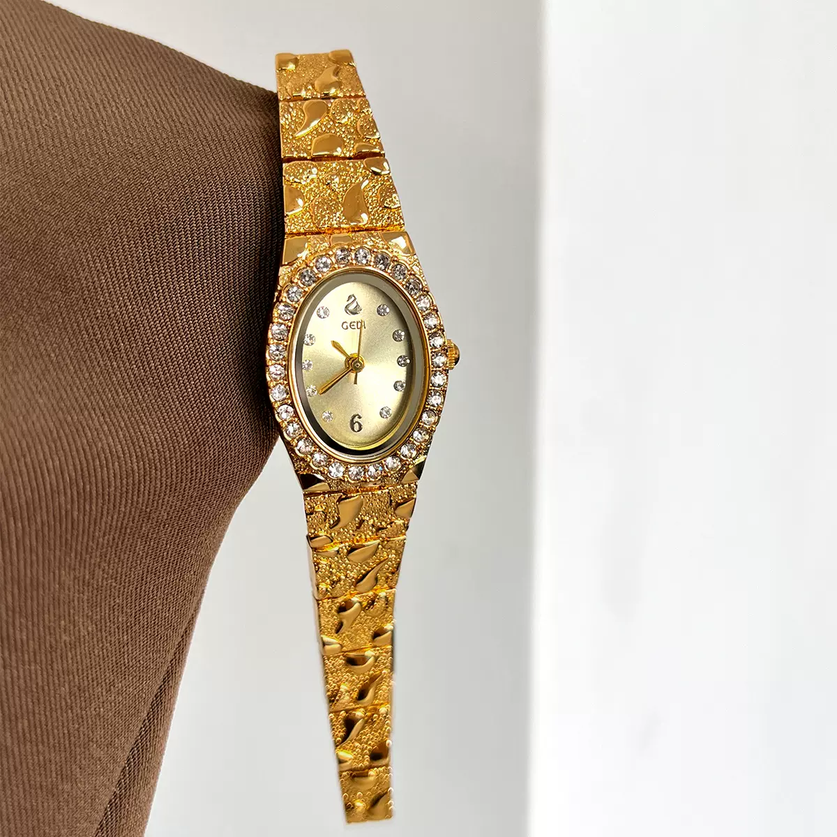 歌迪手表批发女轻奢镶钻表盘小众精致时尚高级感气质跨境石英表