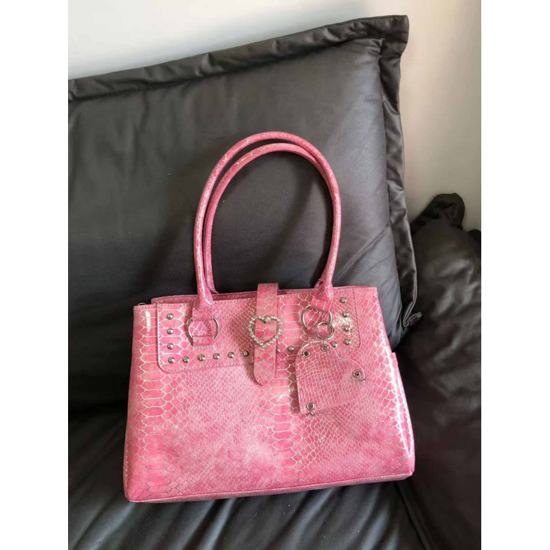 Spring/Summer New Sweet and Chic Pink Crocodile Pattern Large Capacity Tote Bag, European and American Barbie Style Embossed Bag Spring/Summer New Sweet and Chic Pink Crocodile Pattern Large Capacity Tote Bag, European and American Barbie Style Embossed Bag