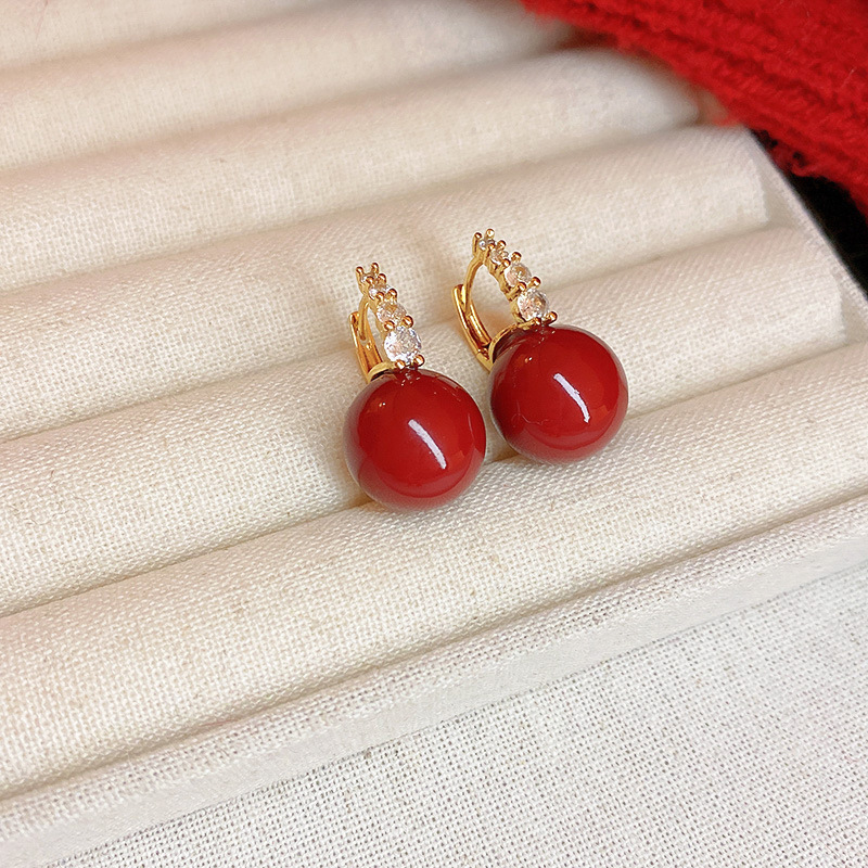 Pendientes de amor con goteo de aceite rojo con aguja de plata, botones de oreja de temperamento de moda de nicho, pendientes simples y de alta gama de estilo de Hong Kong