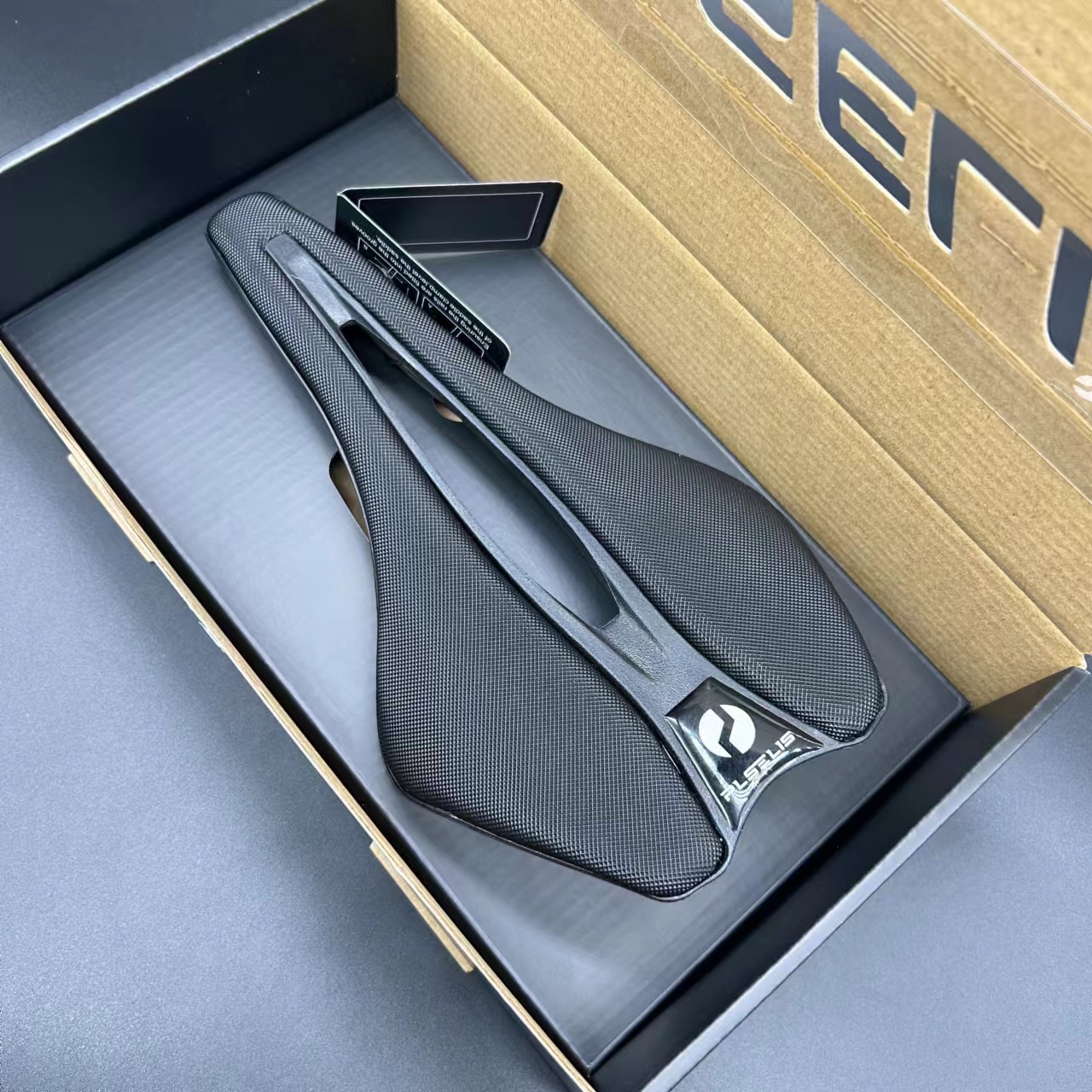 PLSELIS Mountain Bike Titanium Bow Racing Hollow Breathable Ultra-light Comfortable Saddle_voghion.com