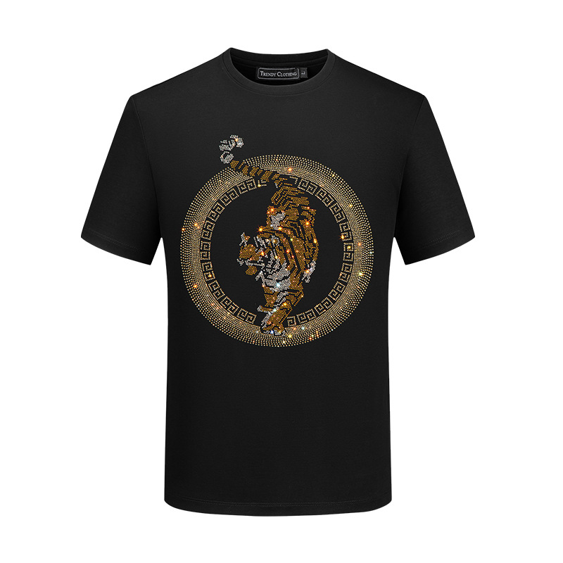 Camiseta de seda helada para hombre, estilo nuevo de verano 2026, camiseta de manga corta con tigre de diamantes de imitación, top de marca de moda para hombre.