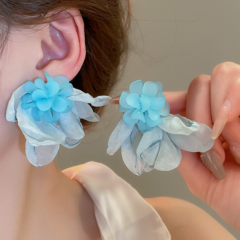 Pendientes de borla de flores de tul de aguja de plata Pendientes de súper hada verde menta fresca Pendientes de diseño exagerado de nicho