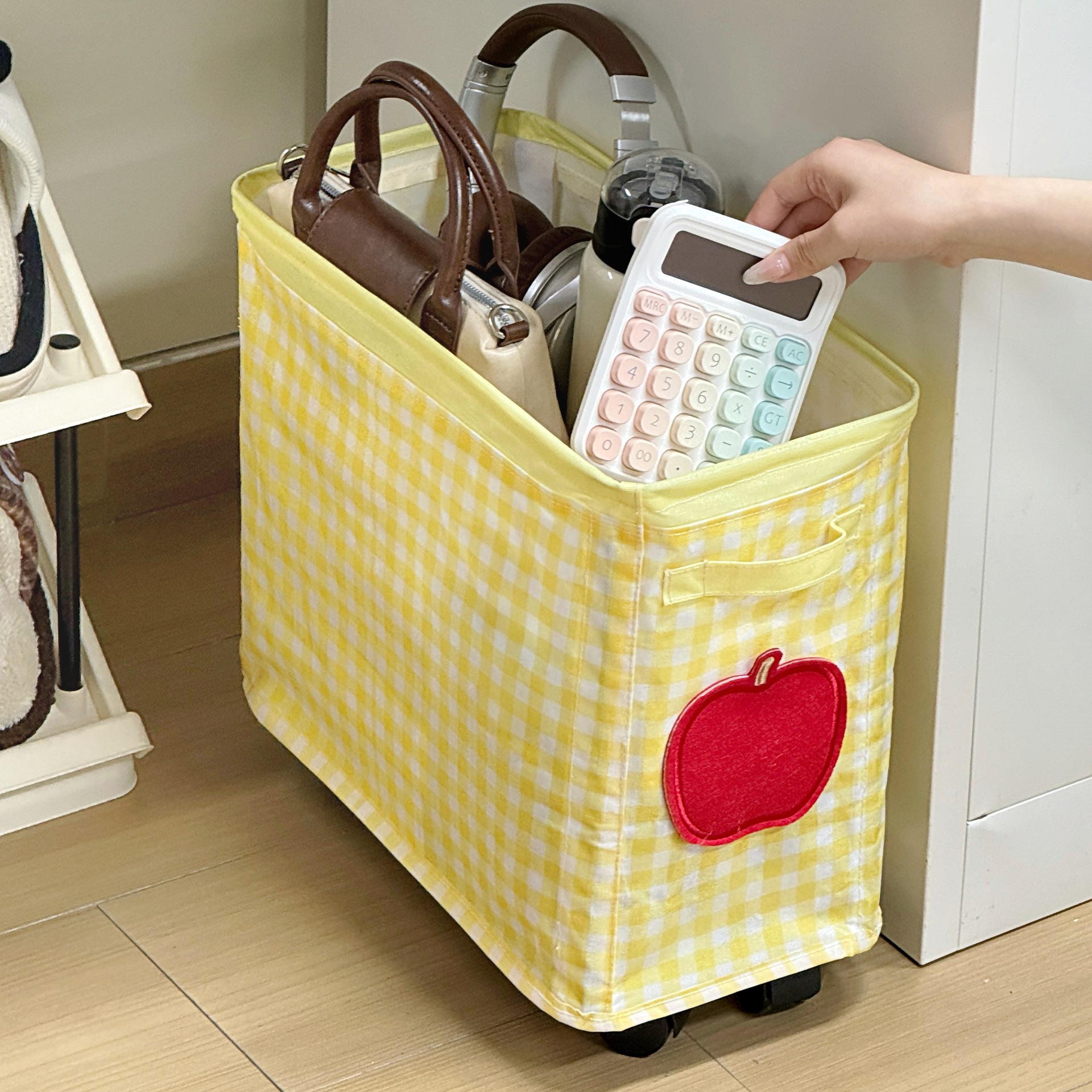 Estante de almacenamiento móvil debajo de la mesa de la estación de oficina dormitorio canasta de almacenamiento de bocadillos plegable