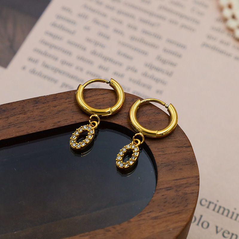 Diamond Inlaid Number 0 Earring