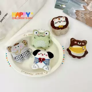 韩系手工布艺卡通充棉动物胸针配饰软萌青蛙小熊狗狗玩偶挂件批发