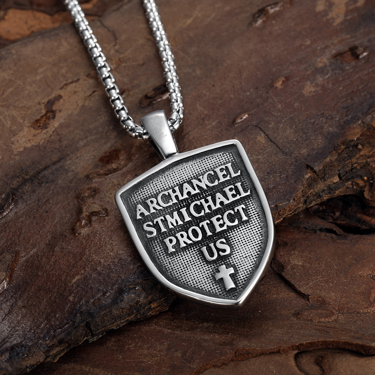 Nueva fábrica de una sola pieza entrega de estilo europeo y americano Arcángel Saint migale colgante en stock