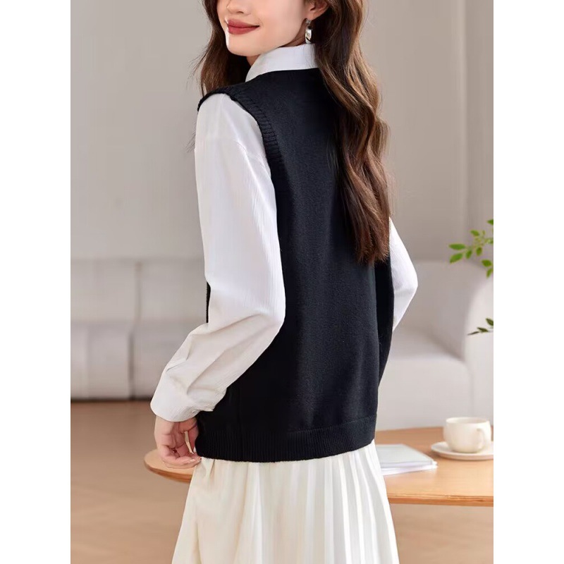 Knitted vest