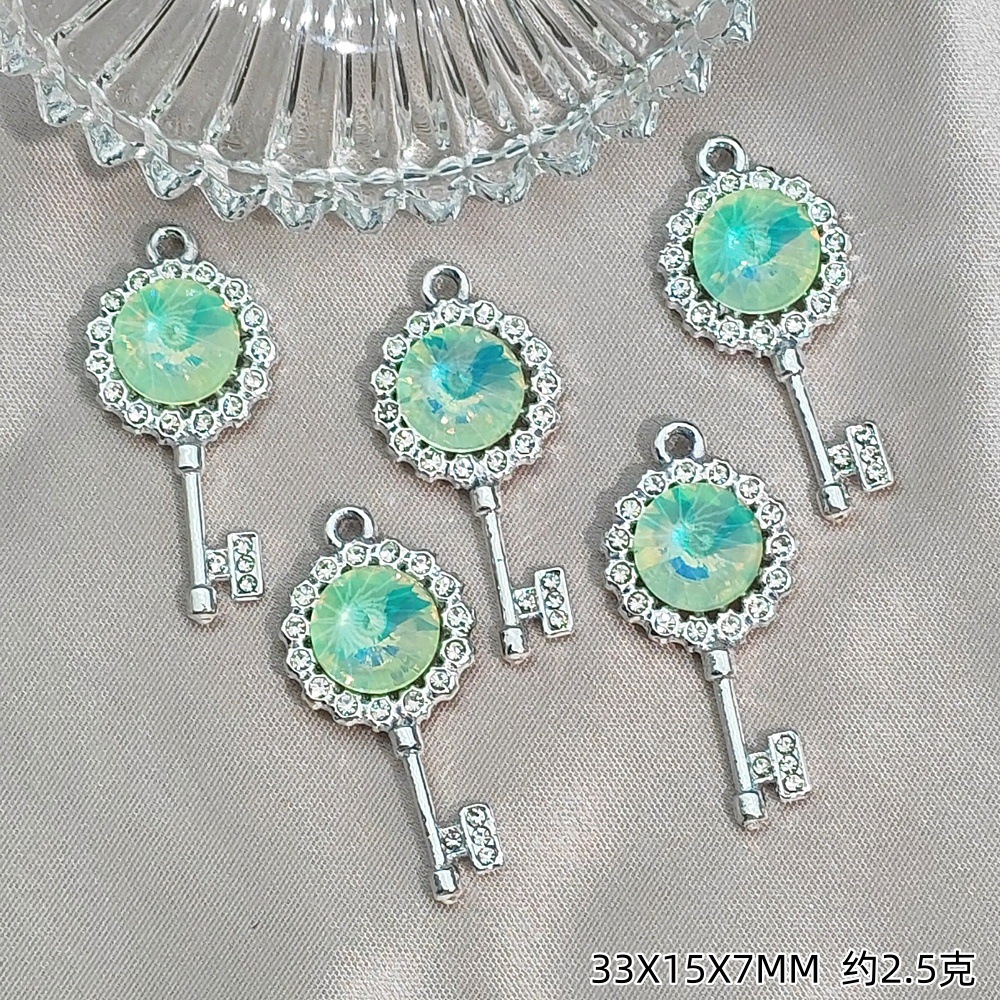 Exquisitos accesorios de joyería colgante de diamante de alta protección ultravioleta al por mayor collar DIY artesanal colgante de materiales de ropa de pulsera