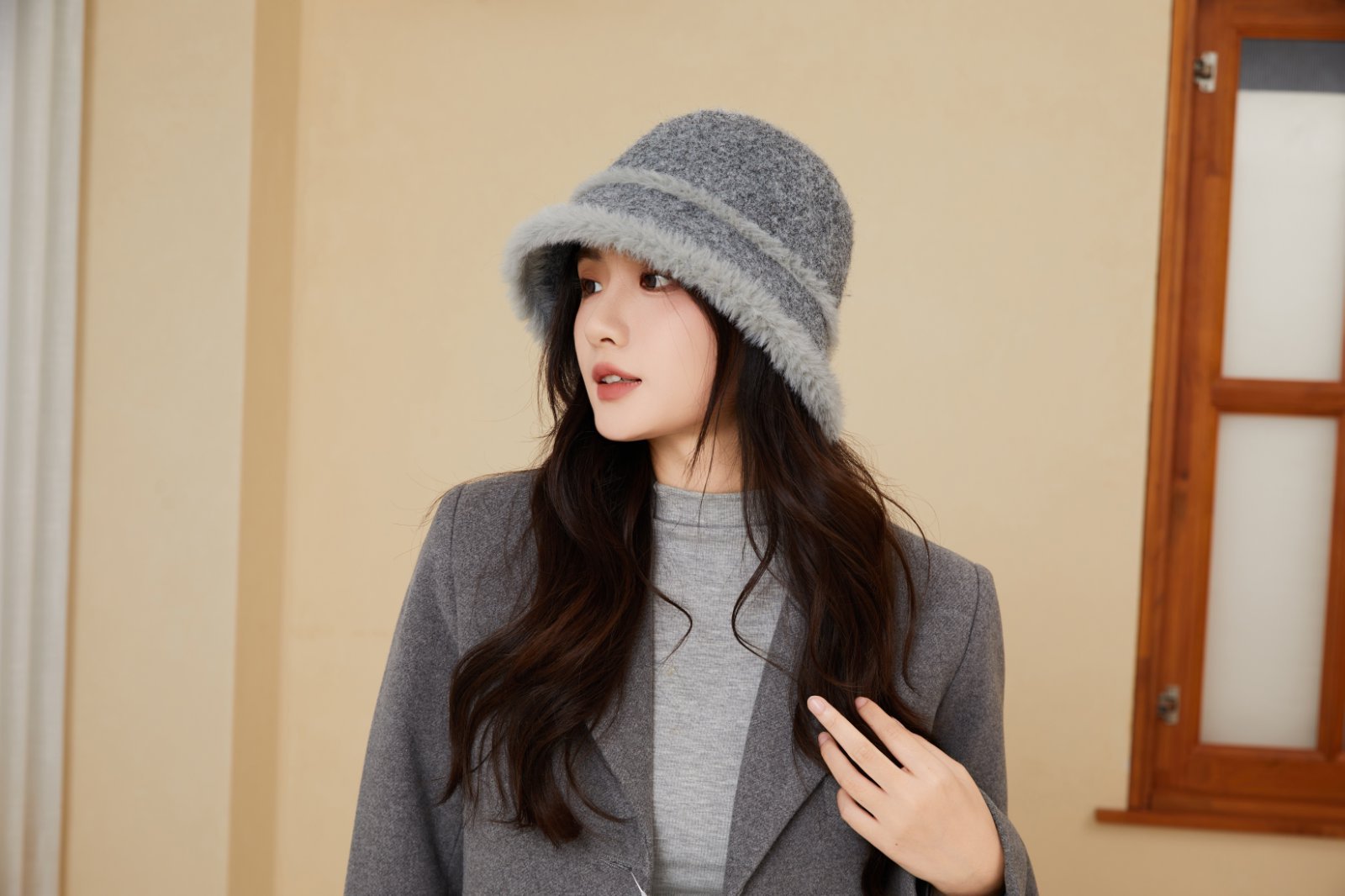 Versione coreana Visone Veet Protezione per le orecchie Fessura Donna Autunno Inverno Caldo Casual Versatile Viso Dimagrante Maglia Pescatore_voghion.com