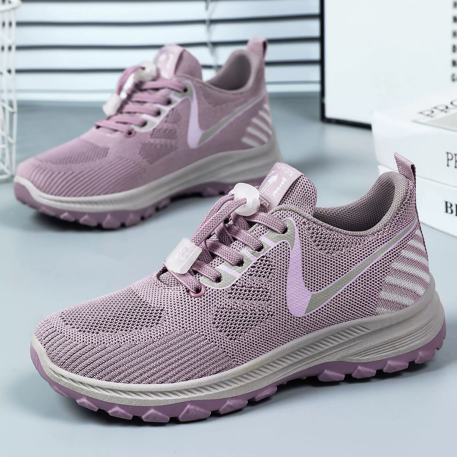 Женская обувь, новая осенняя модель, дышащая и удобная обувь для путешествий, кроссовки на мягкой подошве, спортивная обувь для активного отдыха, прогулочная обувь для людей среднего и пожилого возраста.