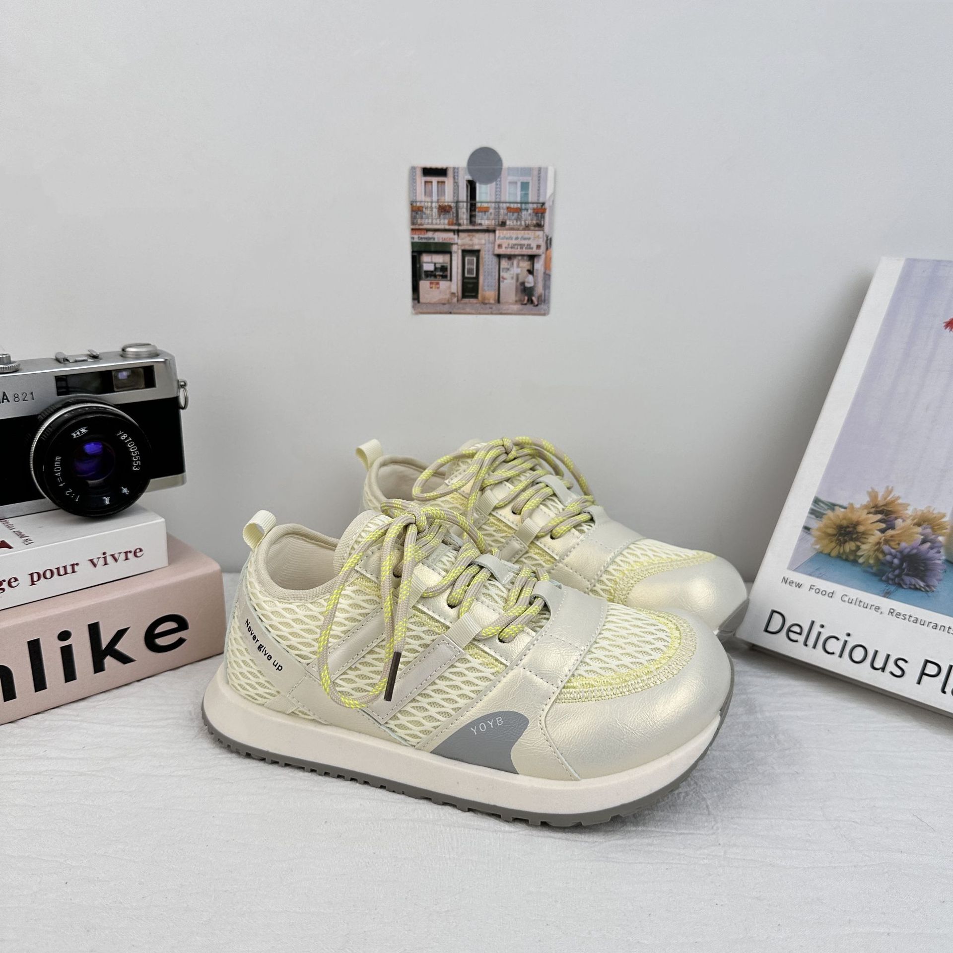 Zapatos casuales transpirables de malla de ondas distantes para mujeres 2025 verano nuevo estilo de moda correa de cabeza redonda con suela suave zapatos de skate portátiles