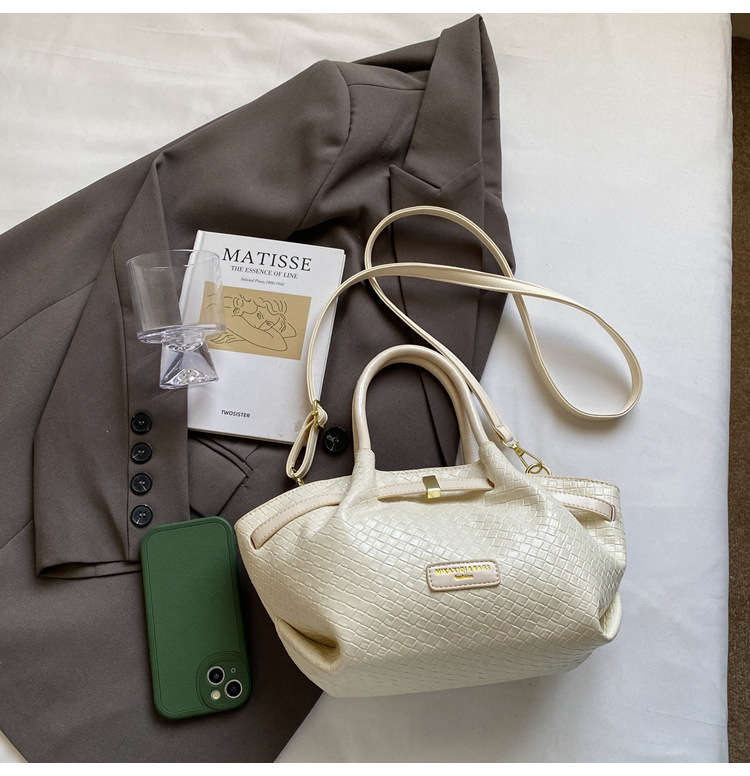Simple crossbody bag 2025, single-shoulder bucket bag, Spring new style for work, Korean style bag, embossed commuting fashion bag for women Specification drawing